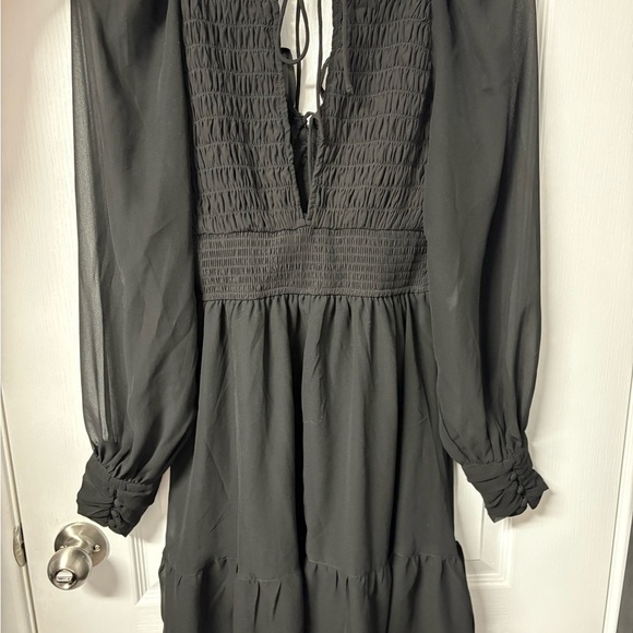 Preloved Elegant Black Dress - Picture 7 of 9